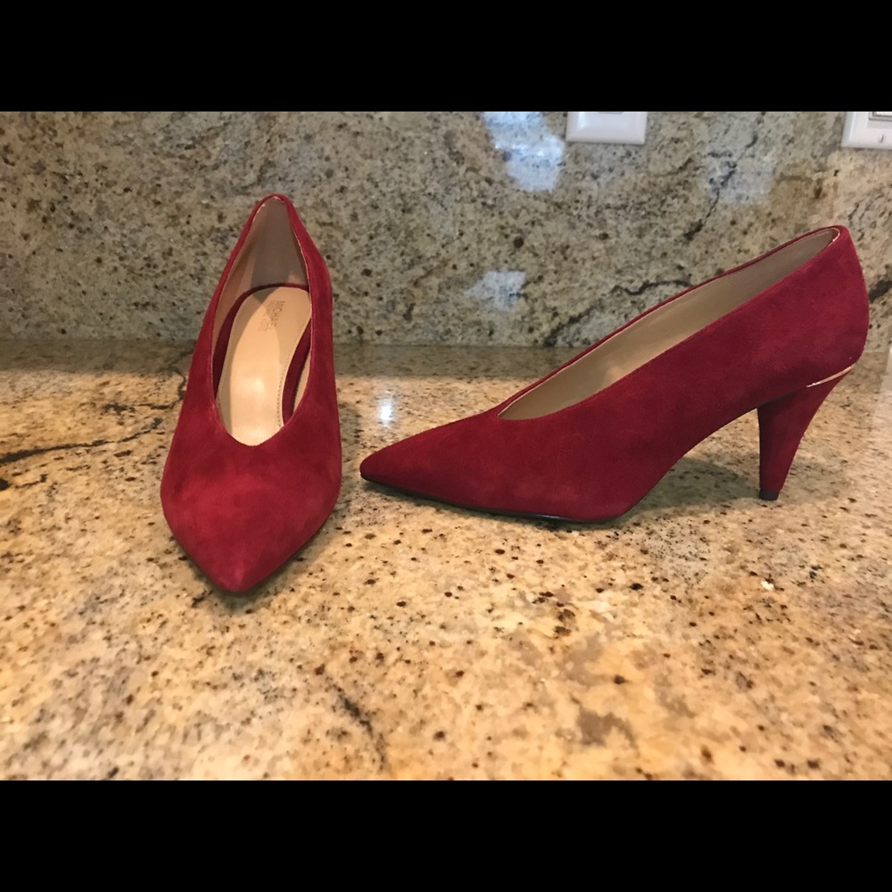 Ladies New Michael Kors, will sell fast, buy now!!